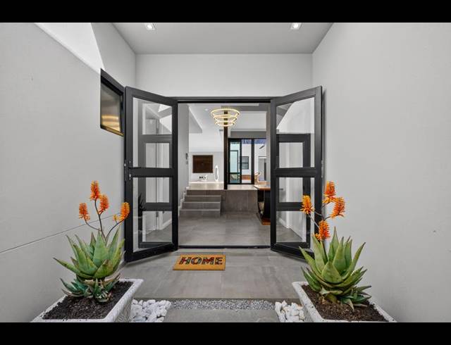3 BEDROOM TOWNHOUSE FOR SALE IN SANDHURST